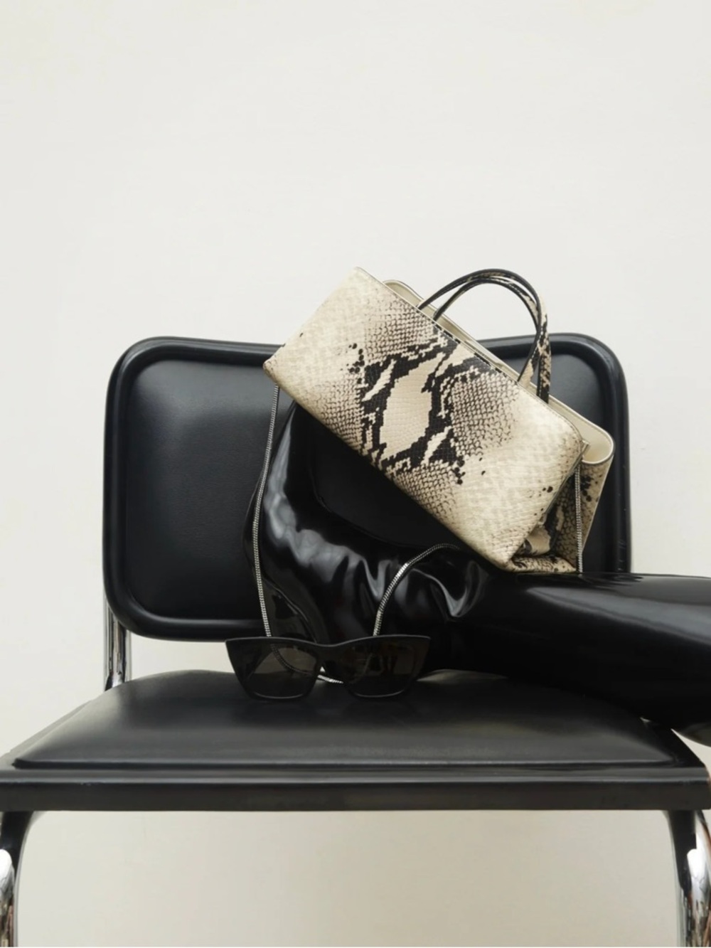 VERAFIED Python Éclair Bag - Picture 5 of 15